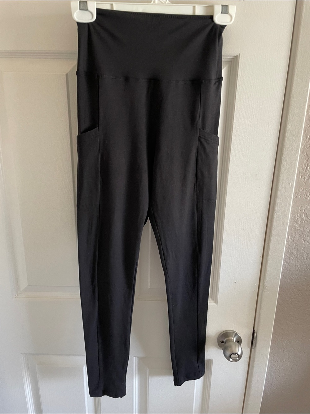 High-Waist Black Leggings with Pockets S-M